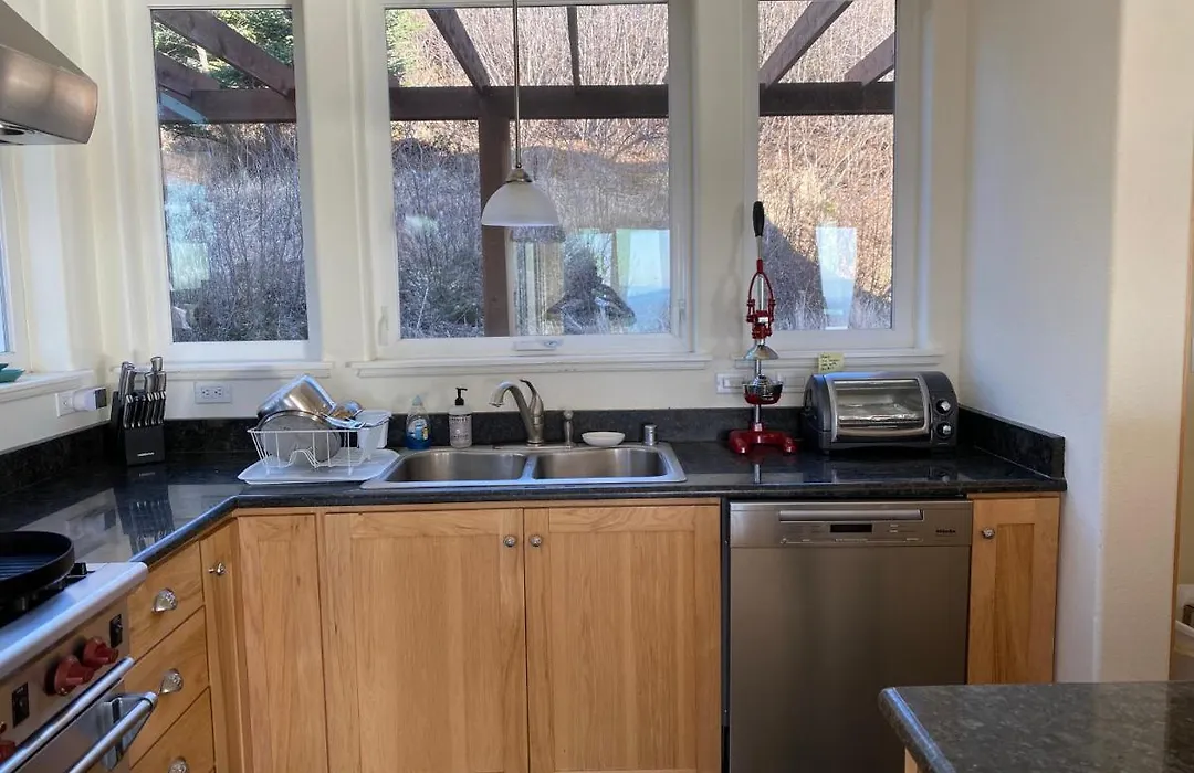 Frenchy'S Adventure Bed And Breakfast-1